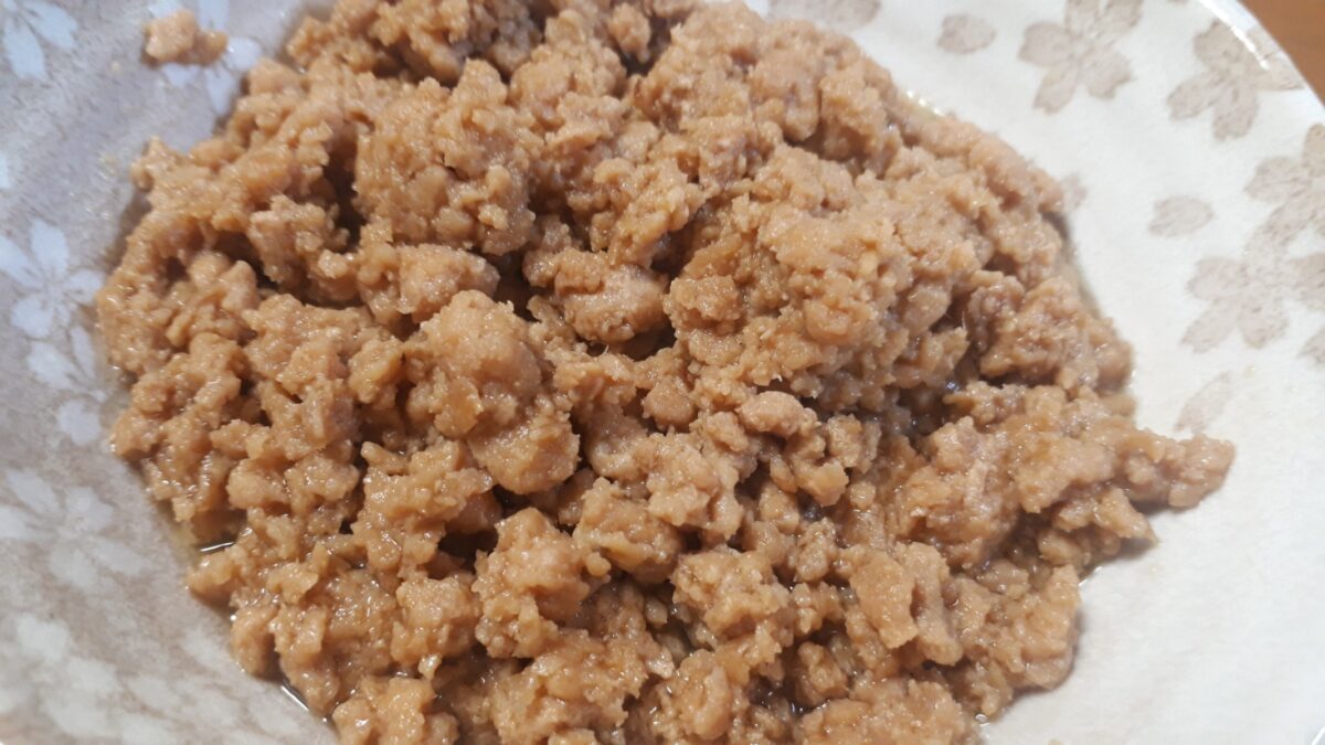 串鳥工場直売所の直売所限定メニュー「そぼろ丼の具」