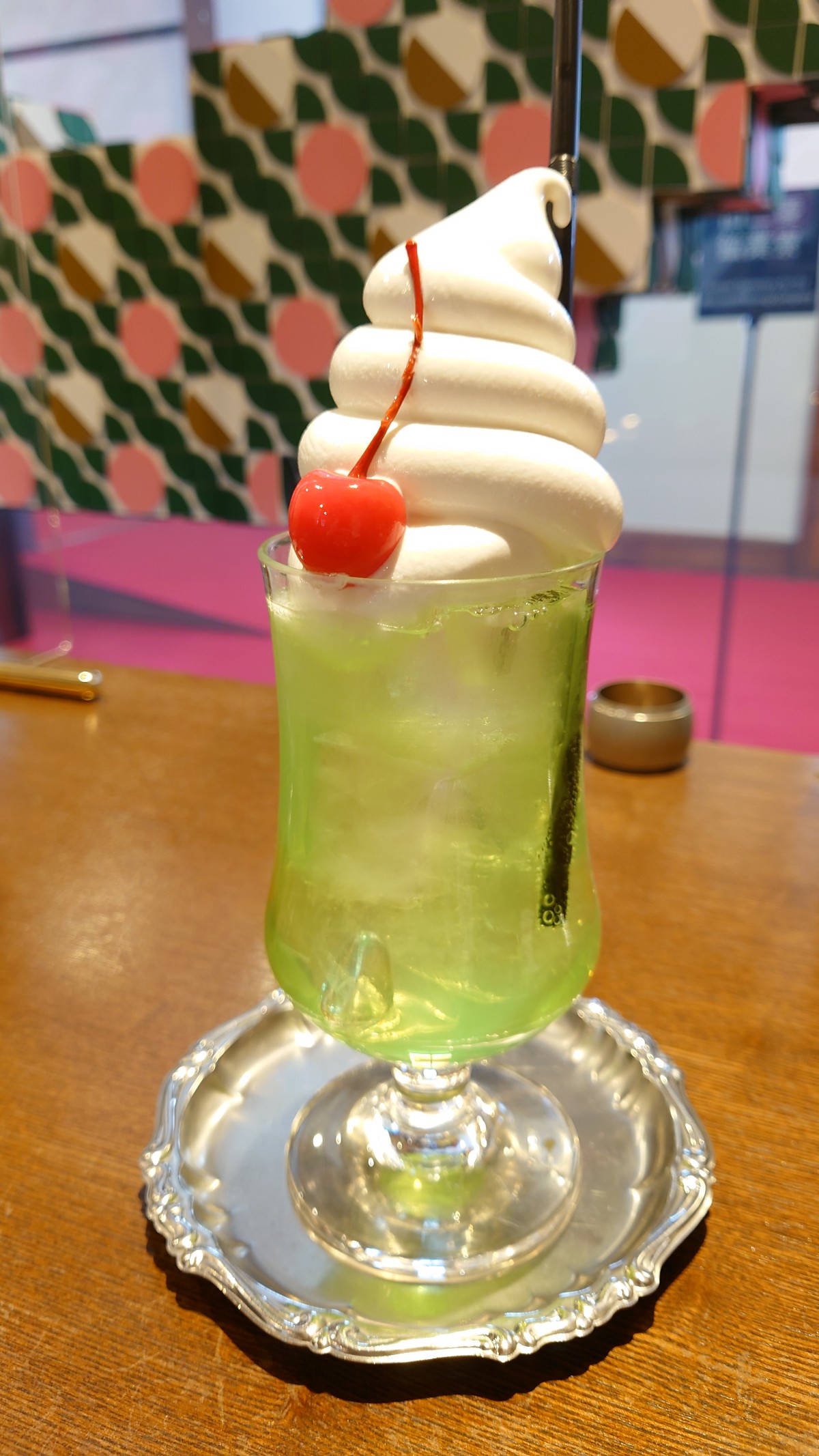 ナガヤマレストのメロンソーダフロート