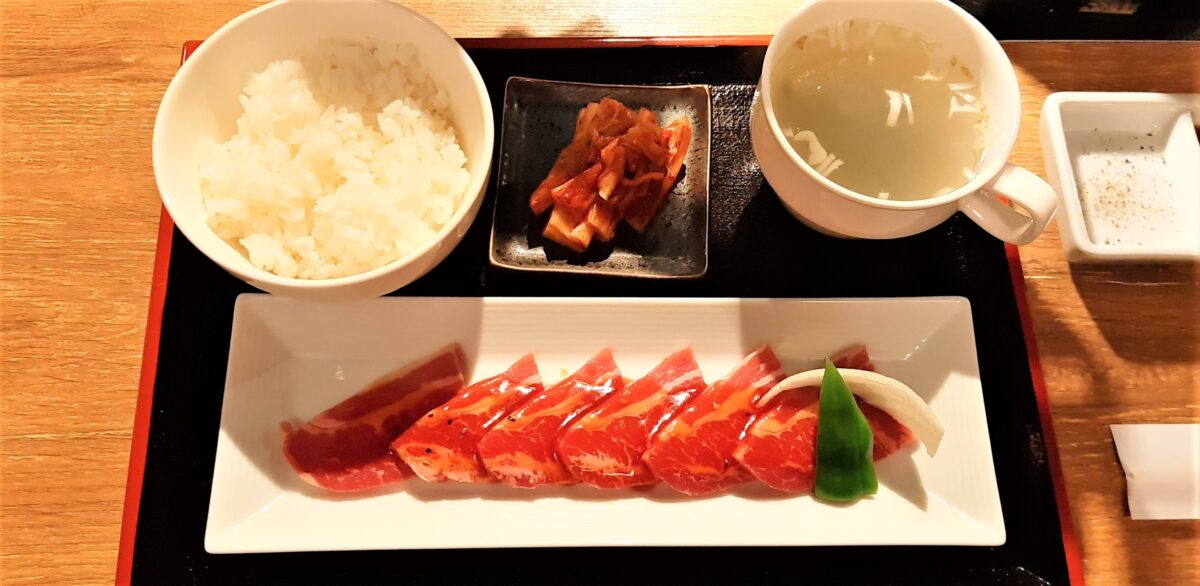 札幌焼肉「炭火焼肉やまごや」朝定牛カルビ