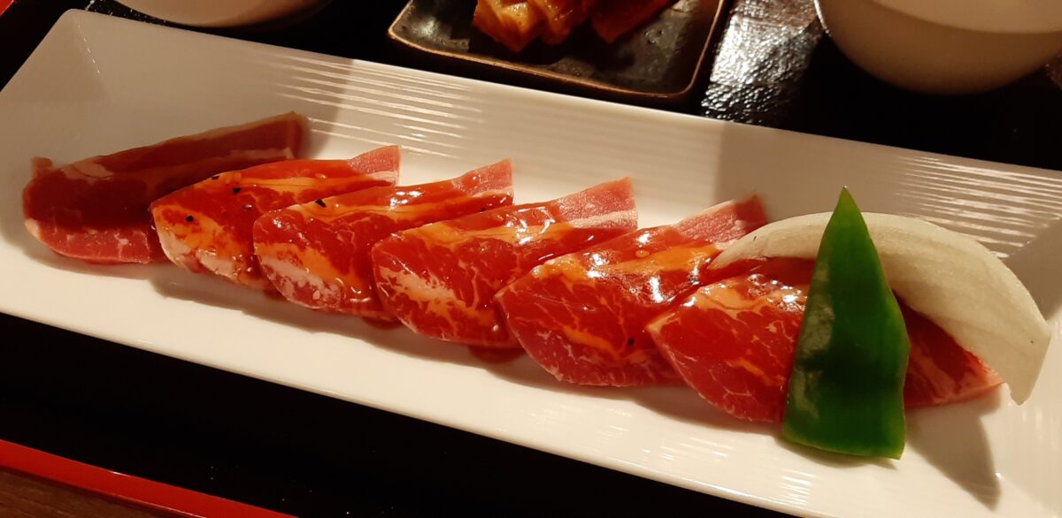 札幌焼肉「炭火焼肉やまごや」朝定牛カルビ