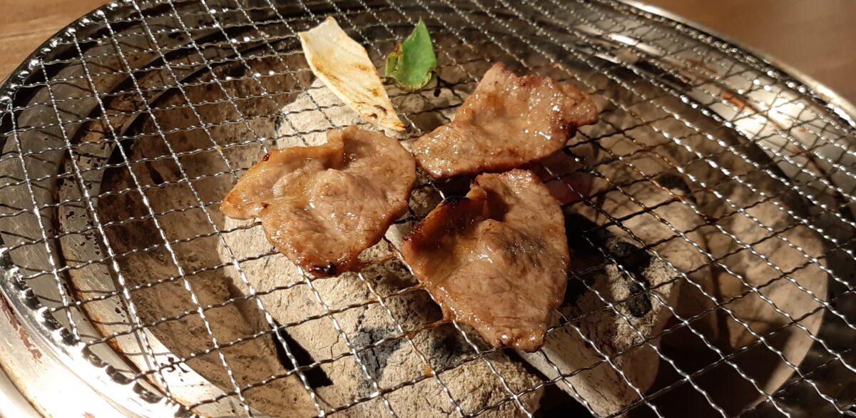 札幌焼肉「炭火焼肉やまごや」朝定牛カルビ