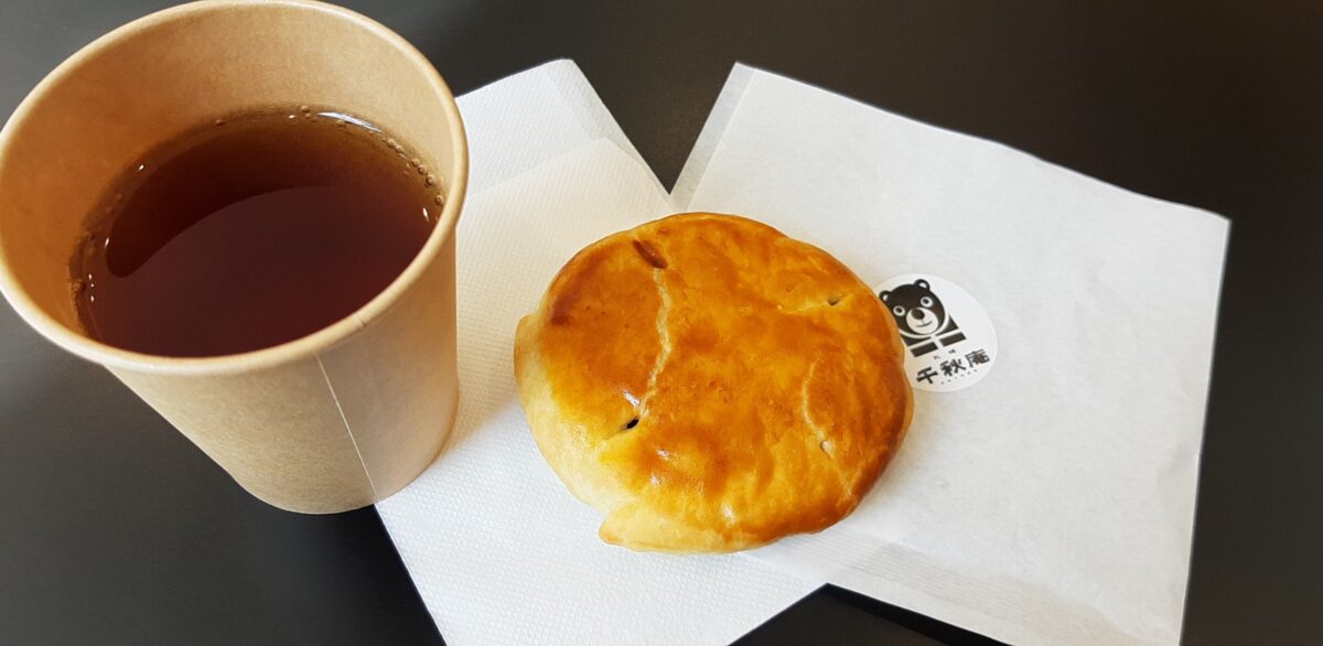 札幌千秋庵本店焼きたてのノースマンとほうじ茶