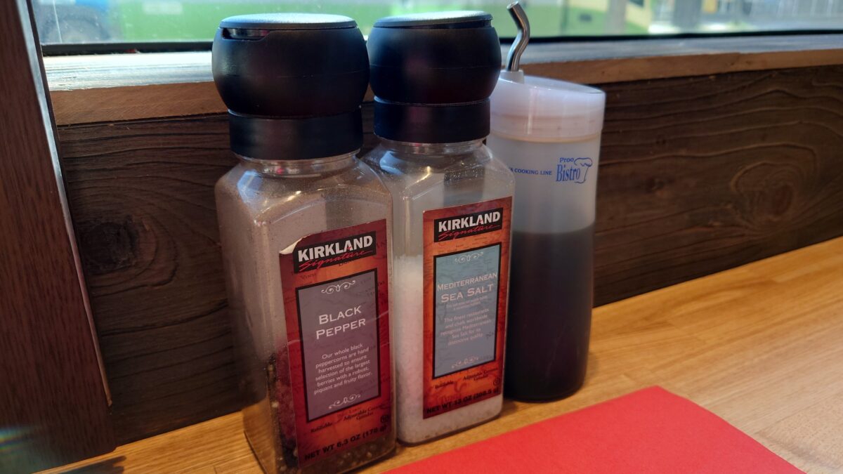 ステーキ&ハンバーグひげ南6条店卓上調味料