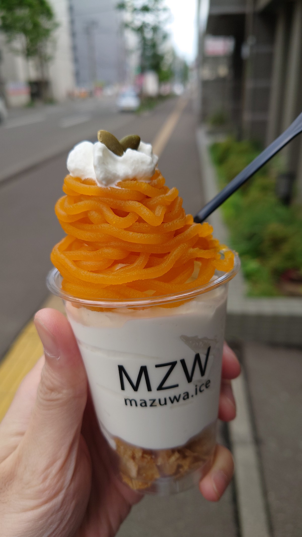 札幌ソフトクリーム専門店『まずは、アイス』のカボチャモンブラン