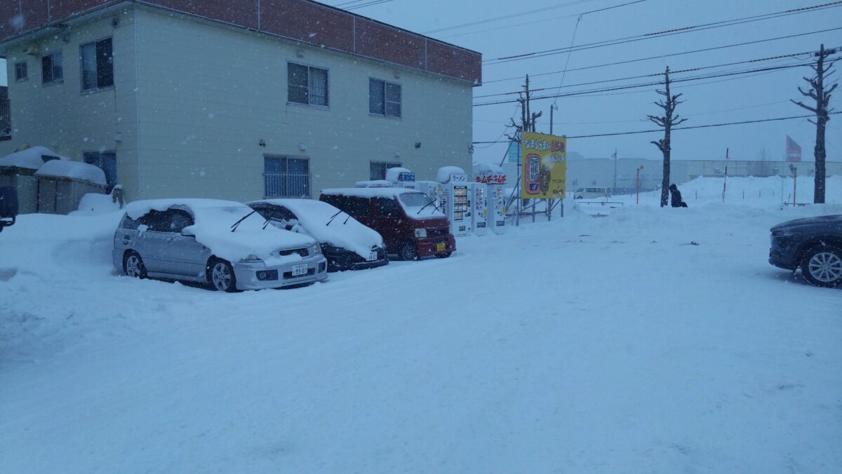 札幌自動販売機グルメ「なまらうまい自販機」駐車場敷地